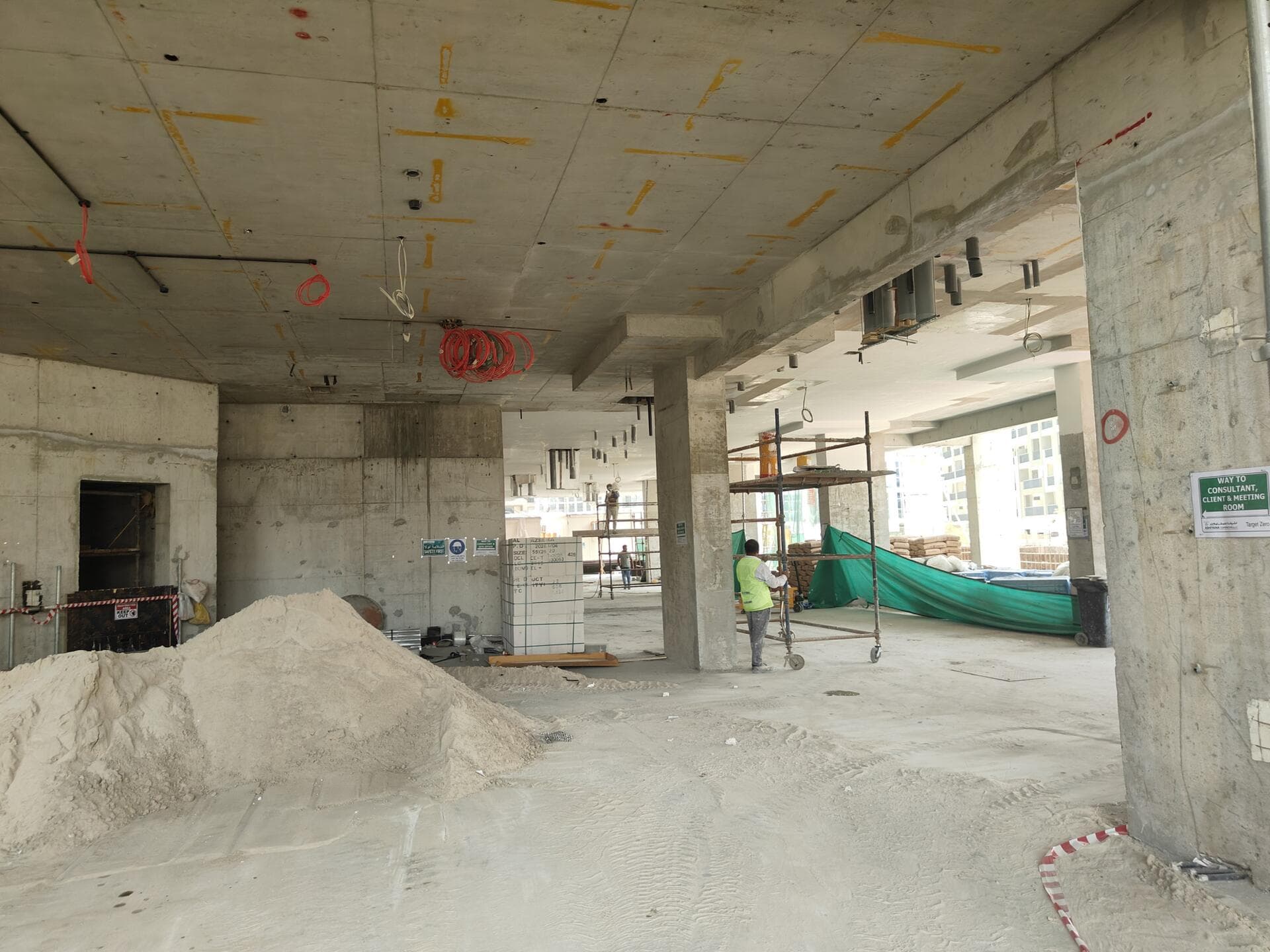 Floarea Grande - Construction