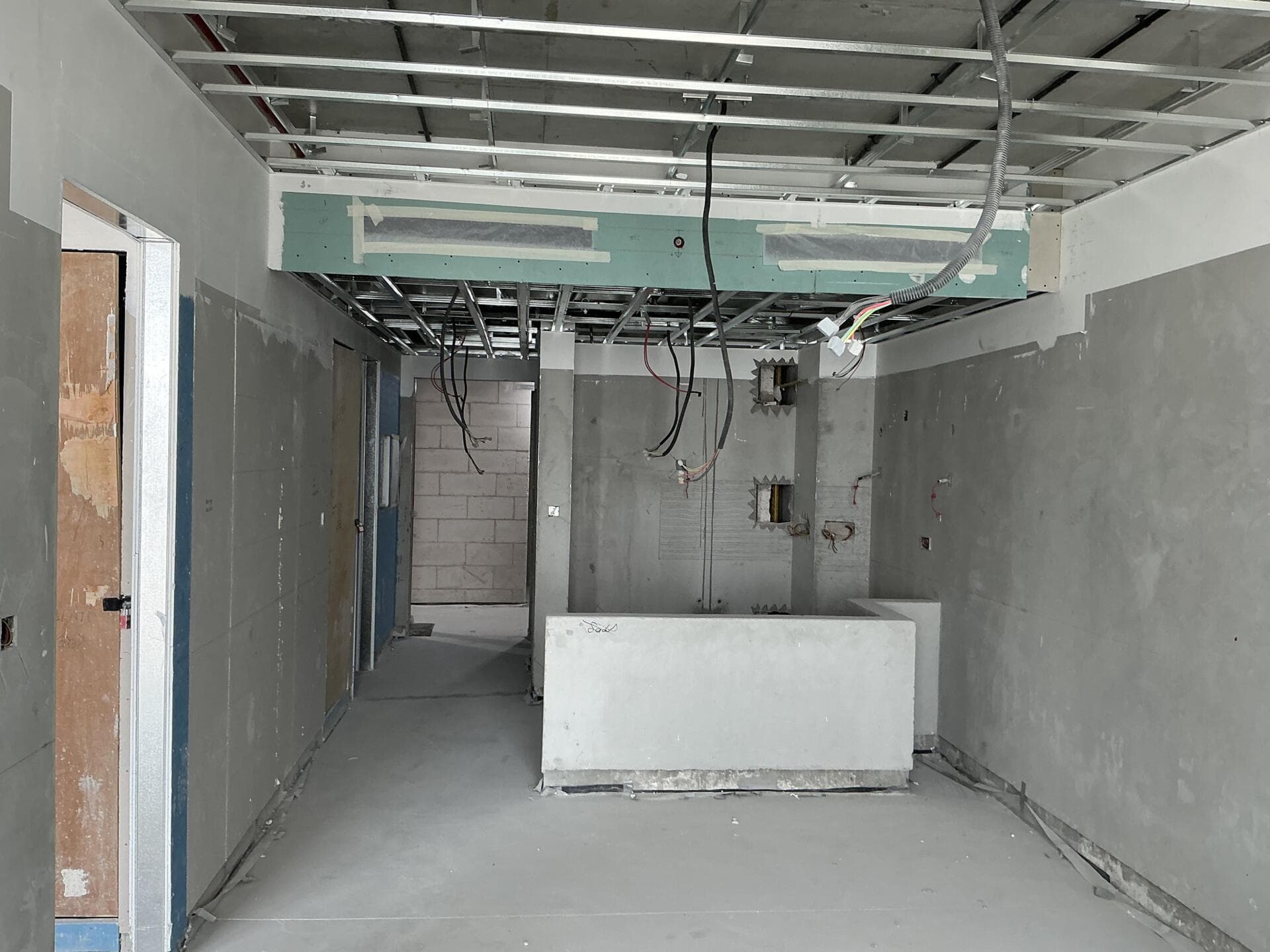 320 Riverside Crescent - Construction