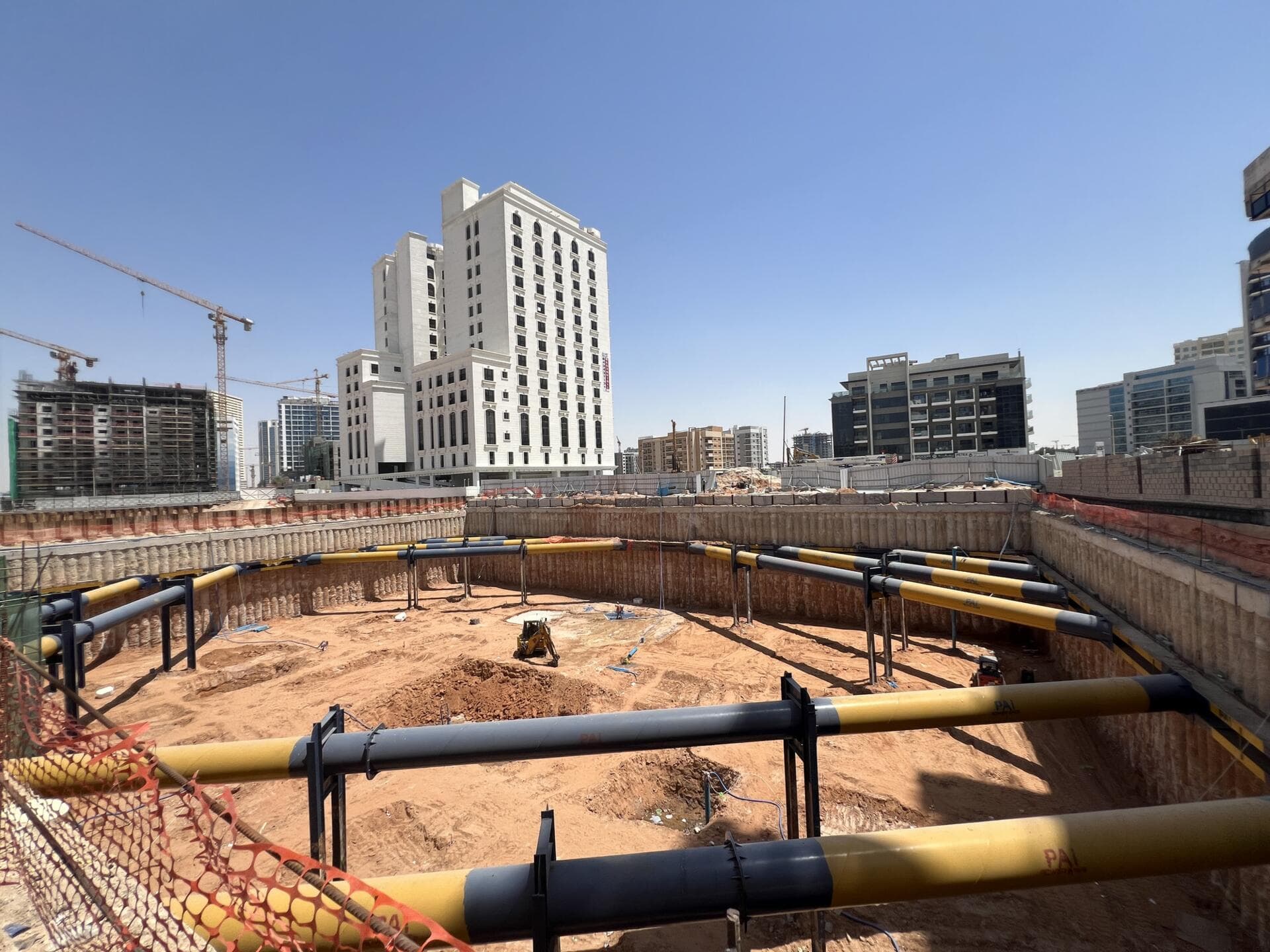 Floarea Oasis - Construction