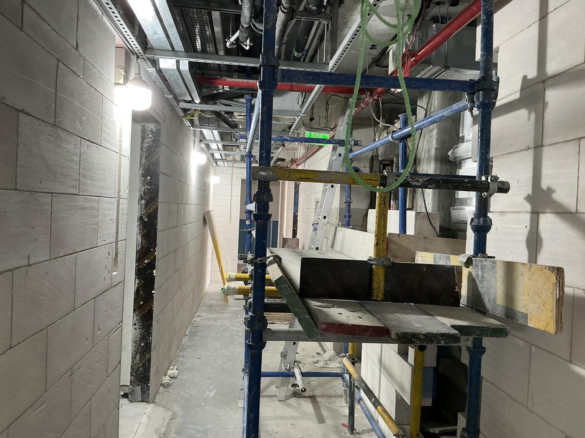 320 Riverside Crescent - Construction