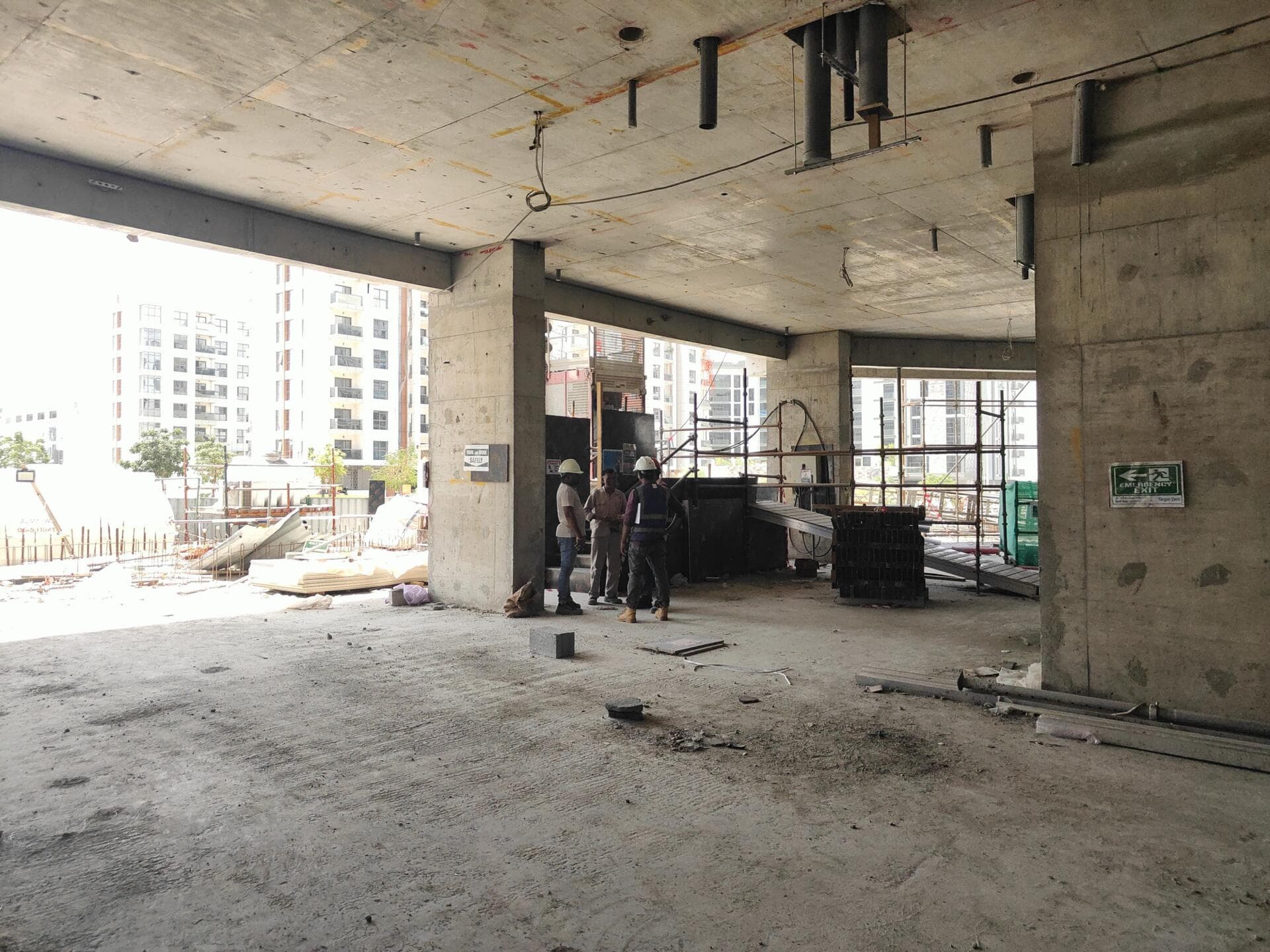 Floarea Grande - Construction