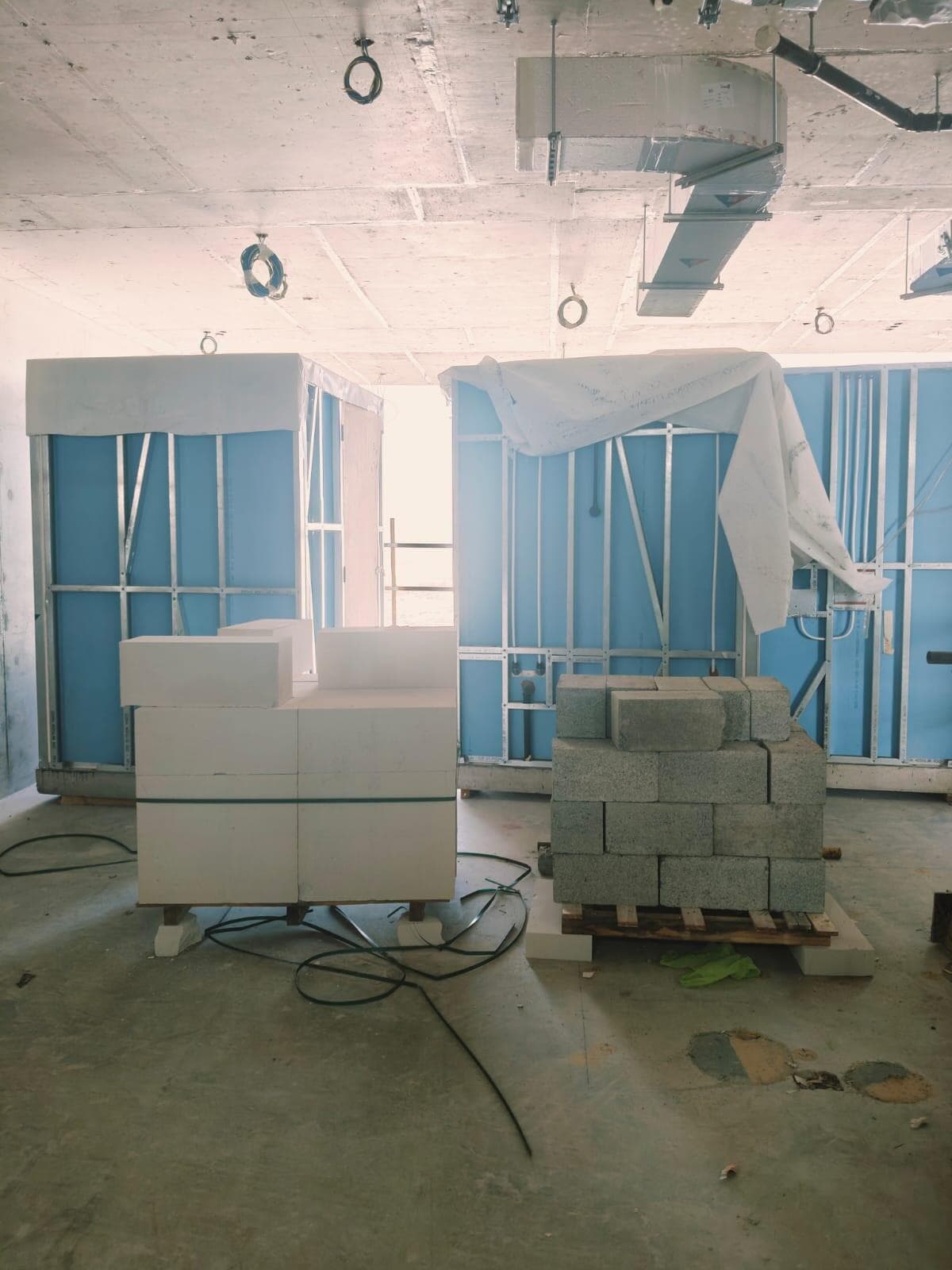 350 Riverside Crescent - Construction
