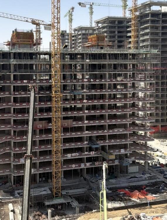 Azizi Venice 14 - Construction