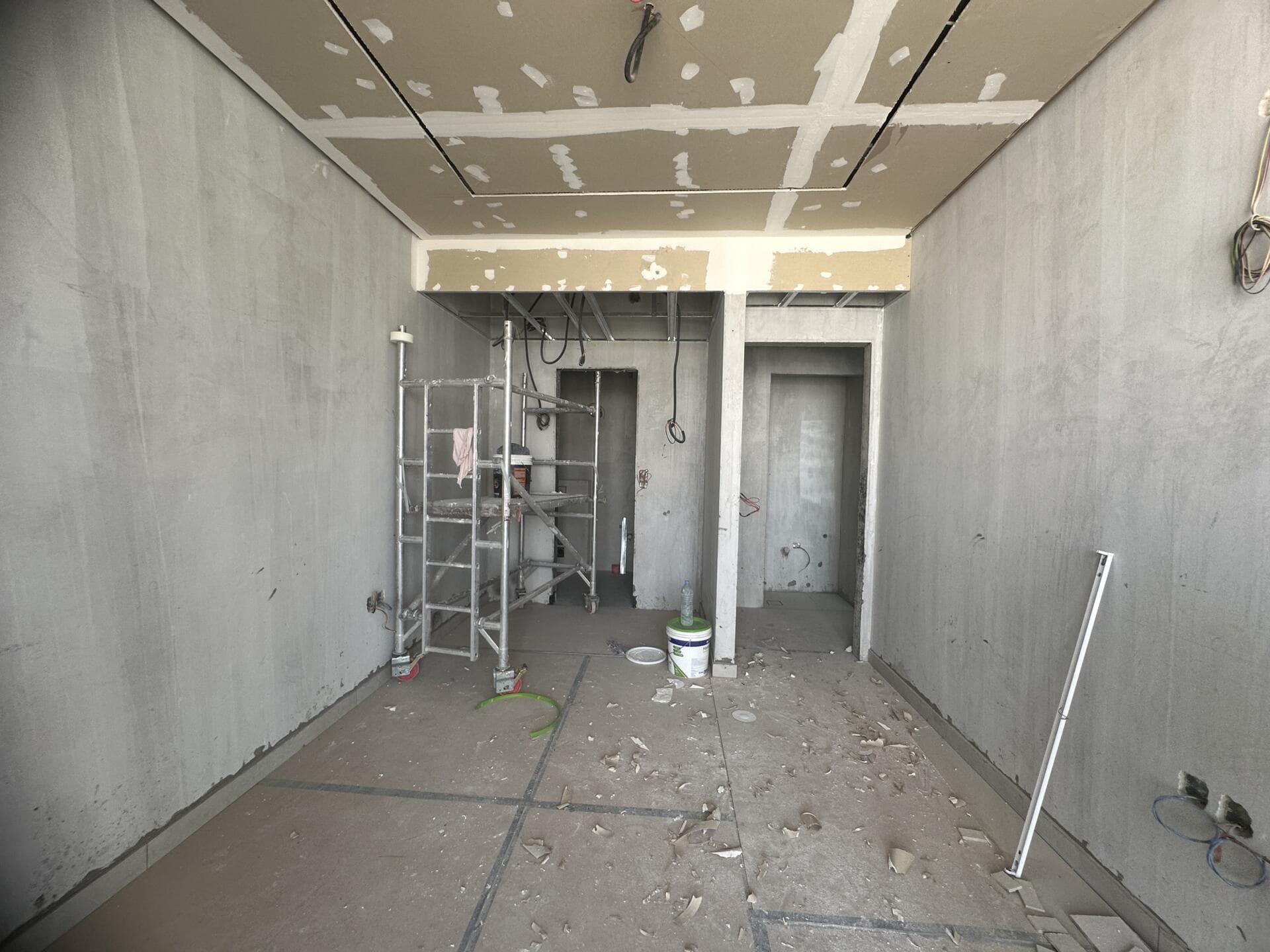 Bling Avenue 1 - Construction
