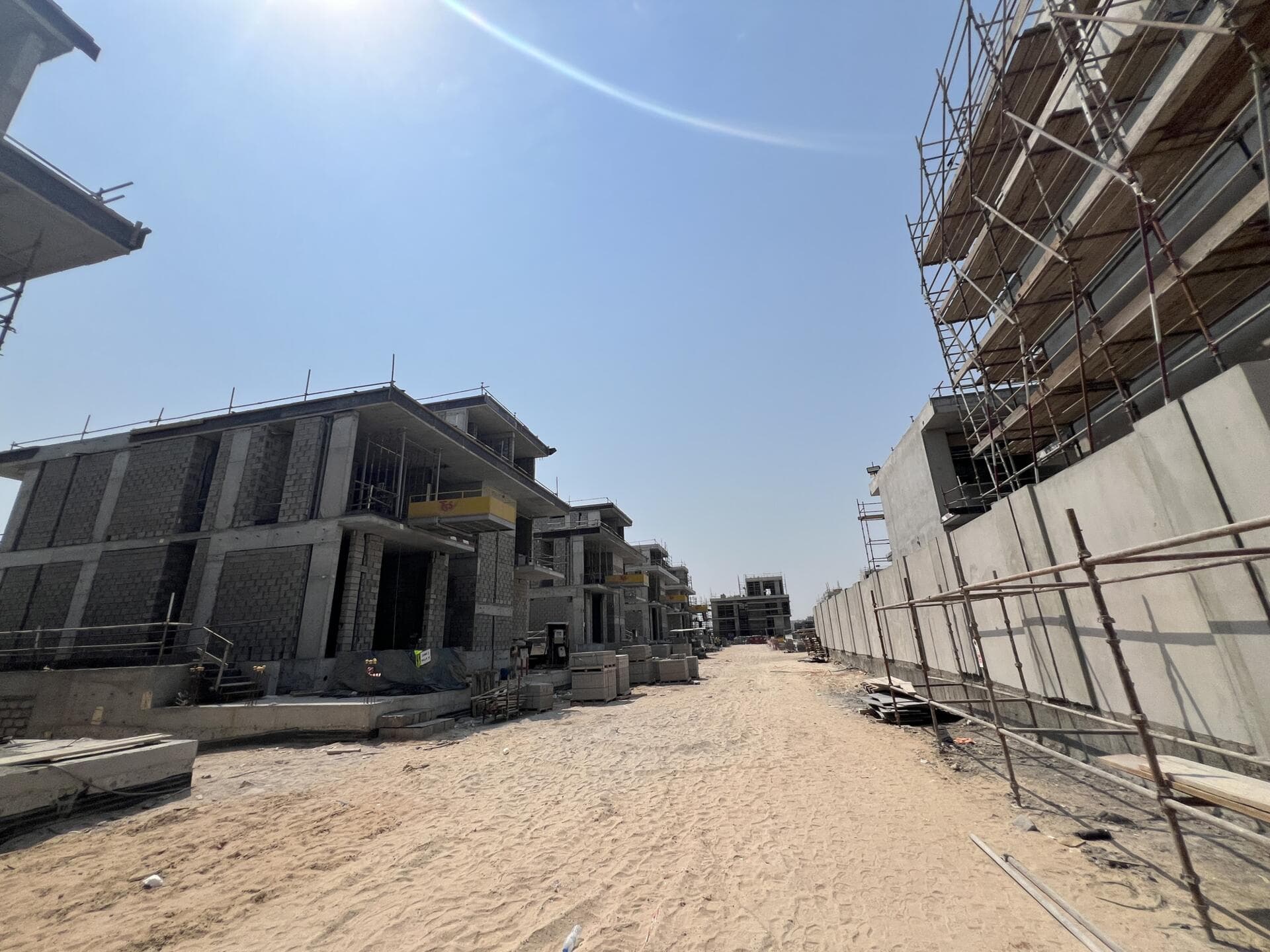 Nineteen Riviera Lagoon - Construction
