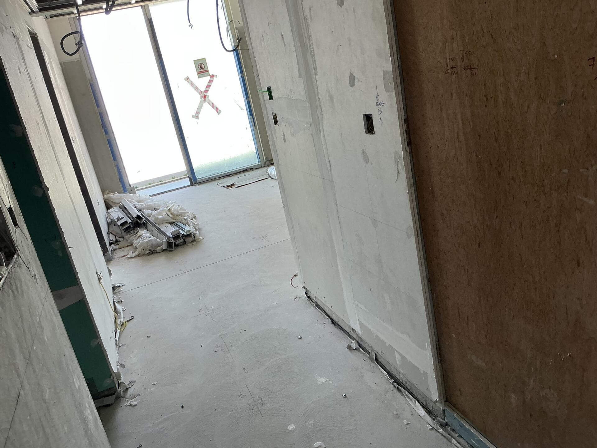 360 Riverside Crescent - Construction