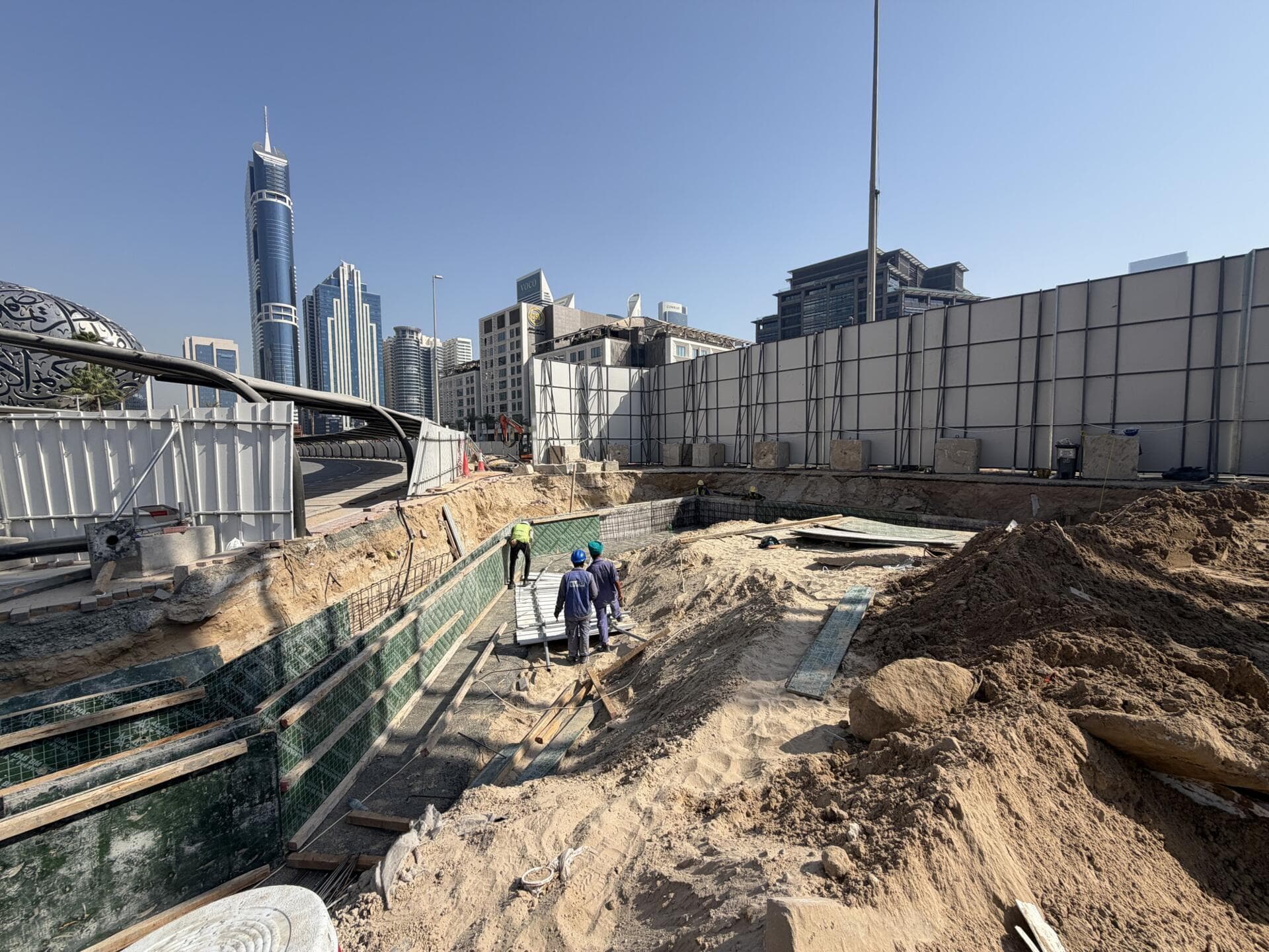 Jumeirah Residences Emirates Towers - Construction