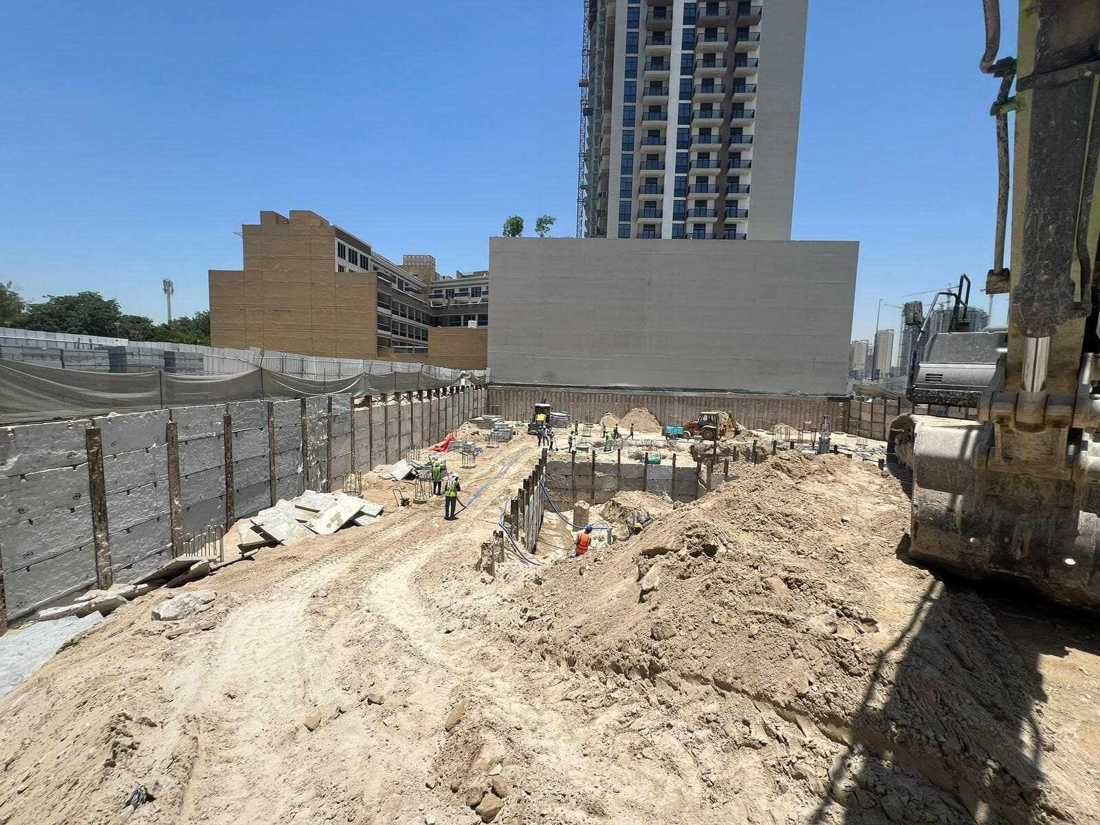 ESSENL1FE - Construction