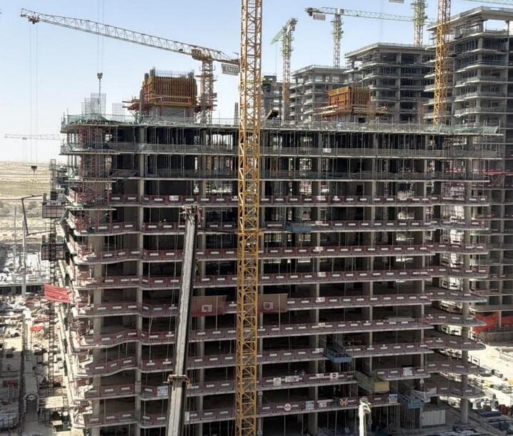 Azizi Venice 14 - Construction