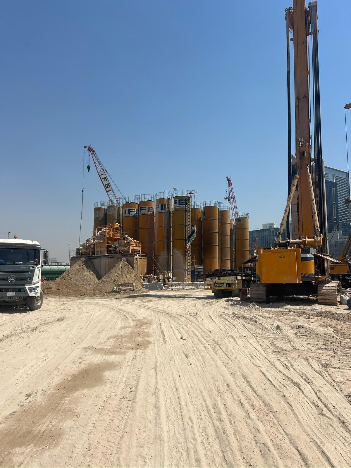 Jumeirah Residences Emirates Towers - Construction