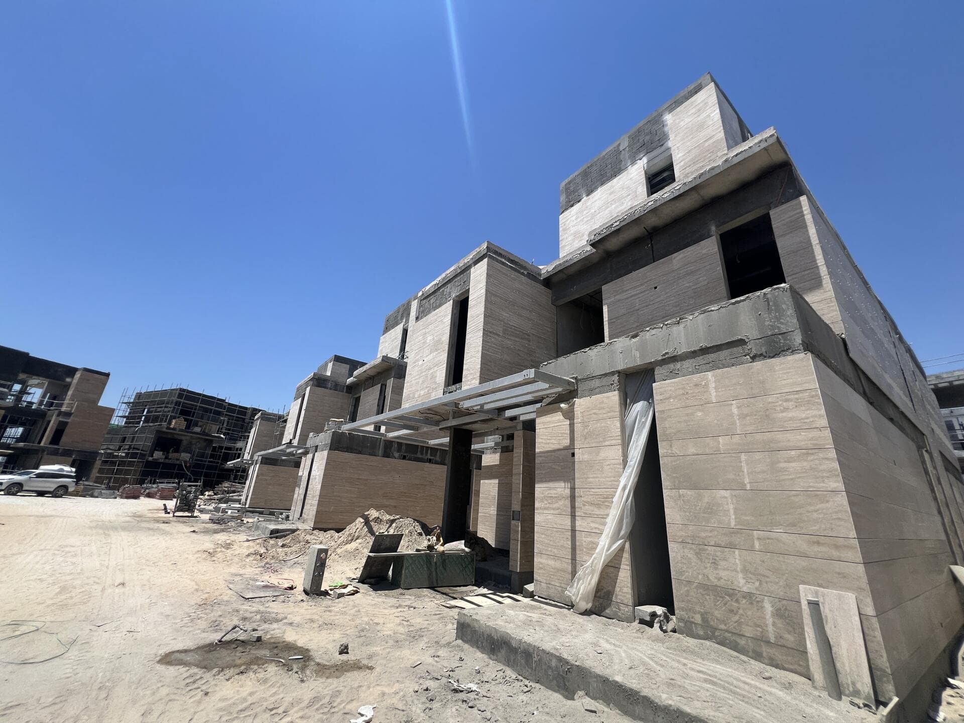 Lua Residences - Construction