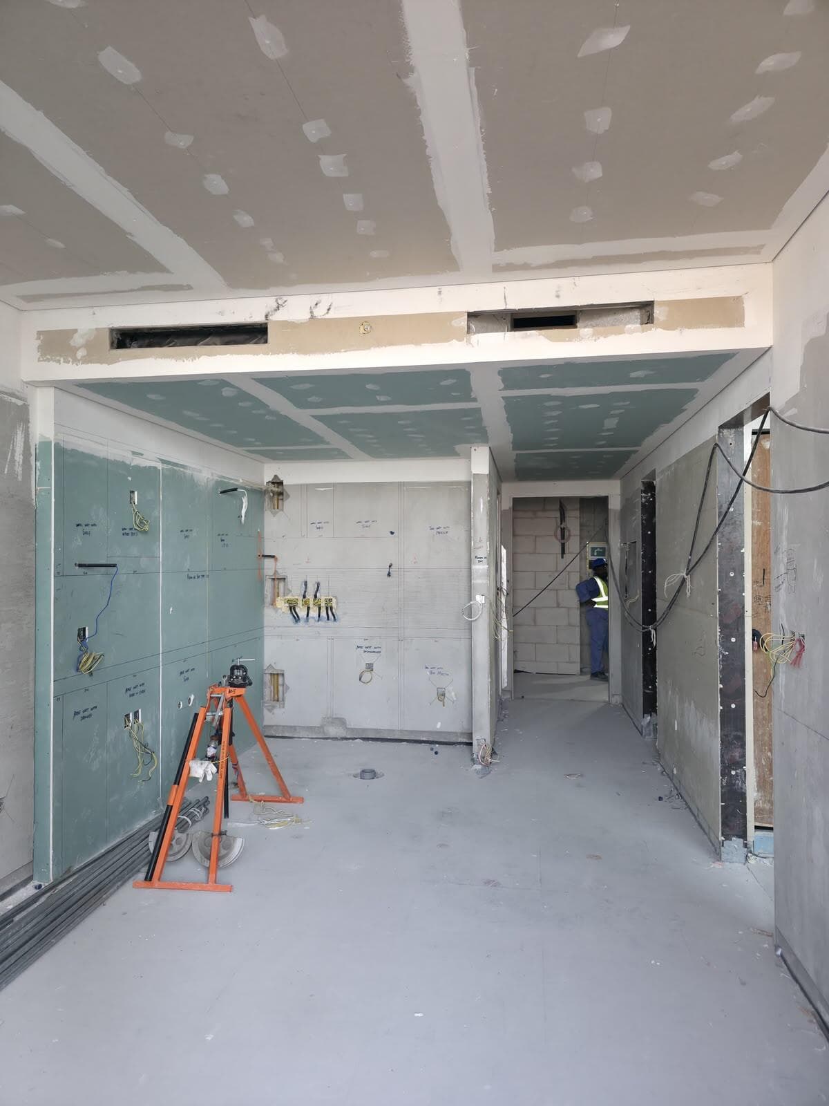 310 Riverside Crescent - Construction