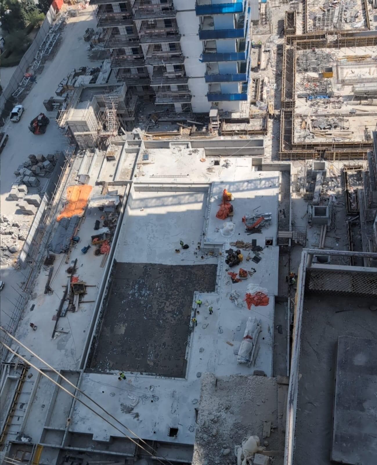 Club Place - Construction