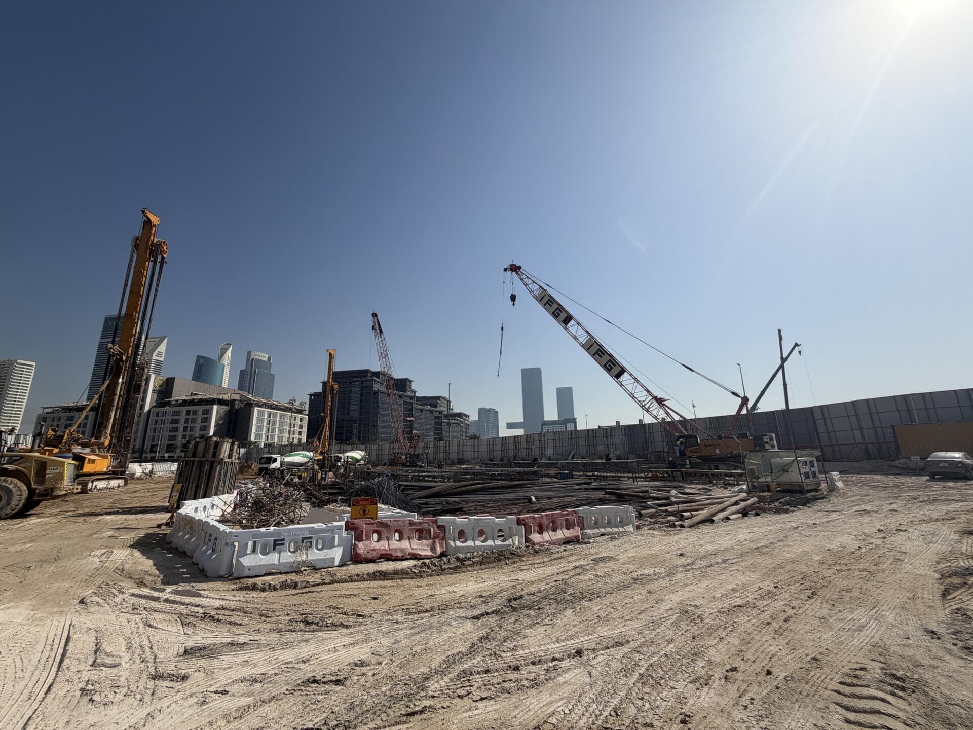 Jumeirah Residences Emirates Towers - Construction