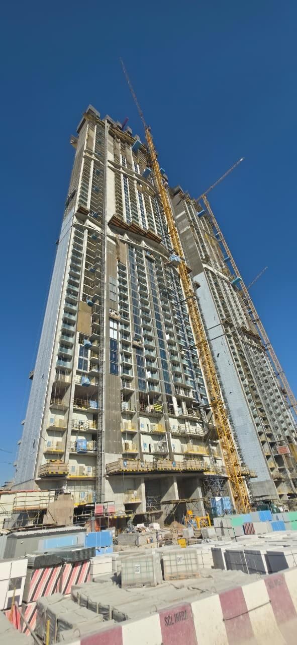 360 Riverside Crescent - Construction