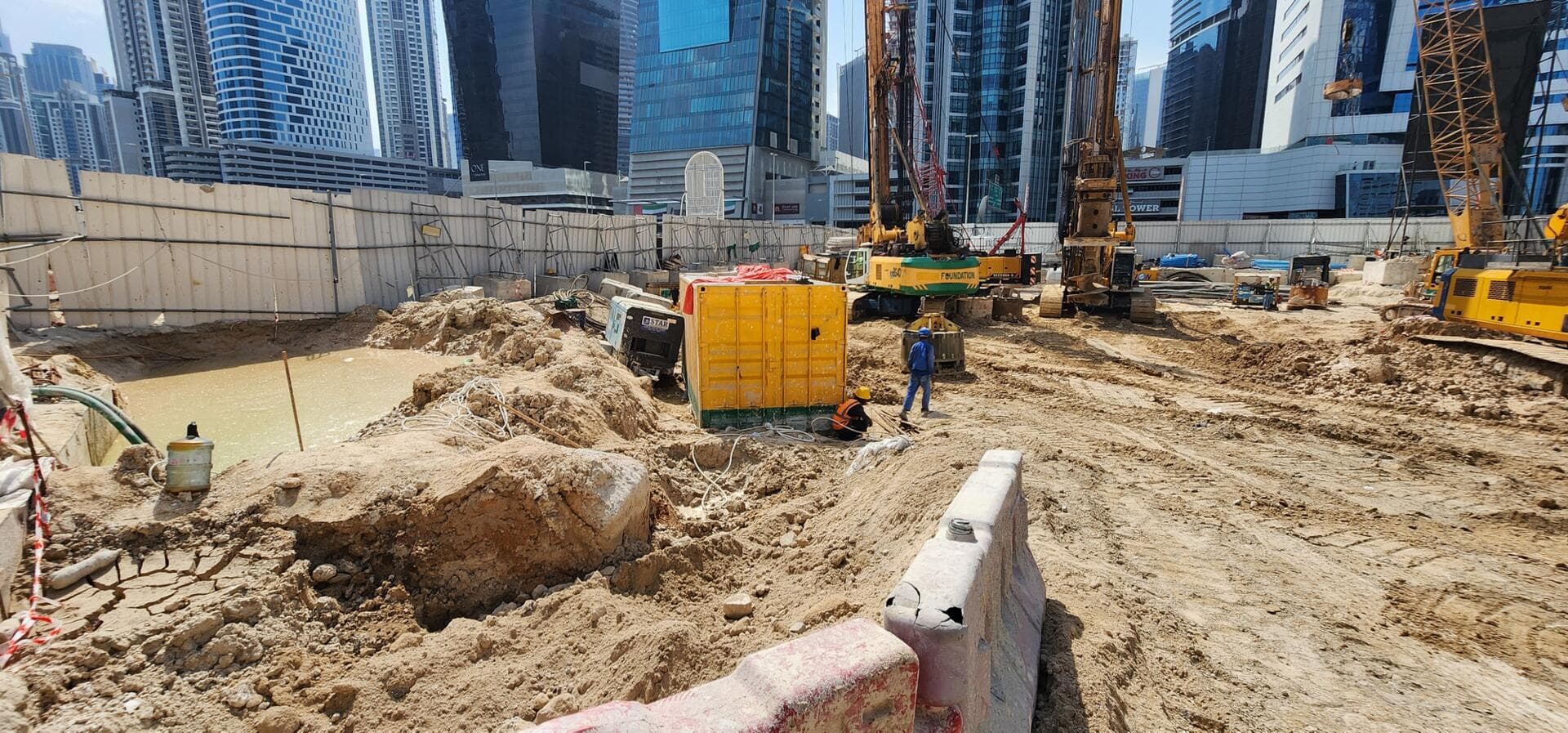 Bayz 102 - Construction