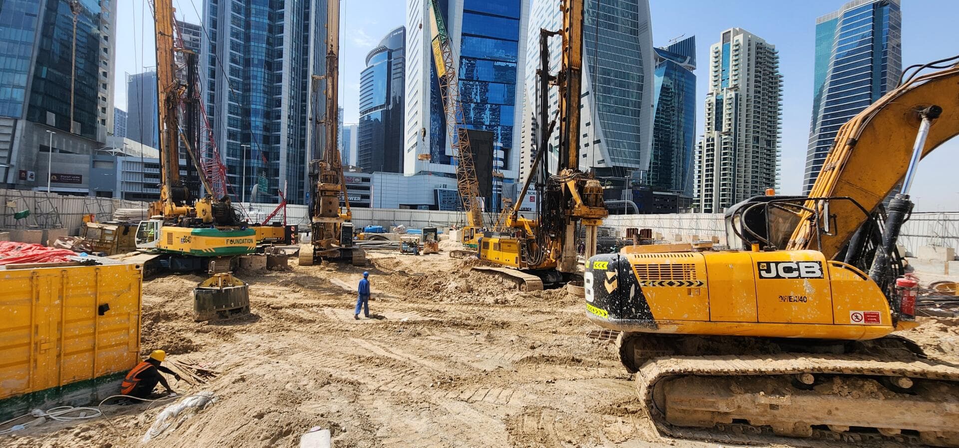 Bayz 102 - Construction